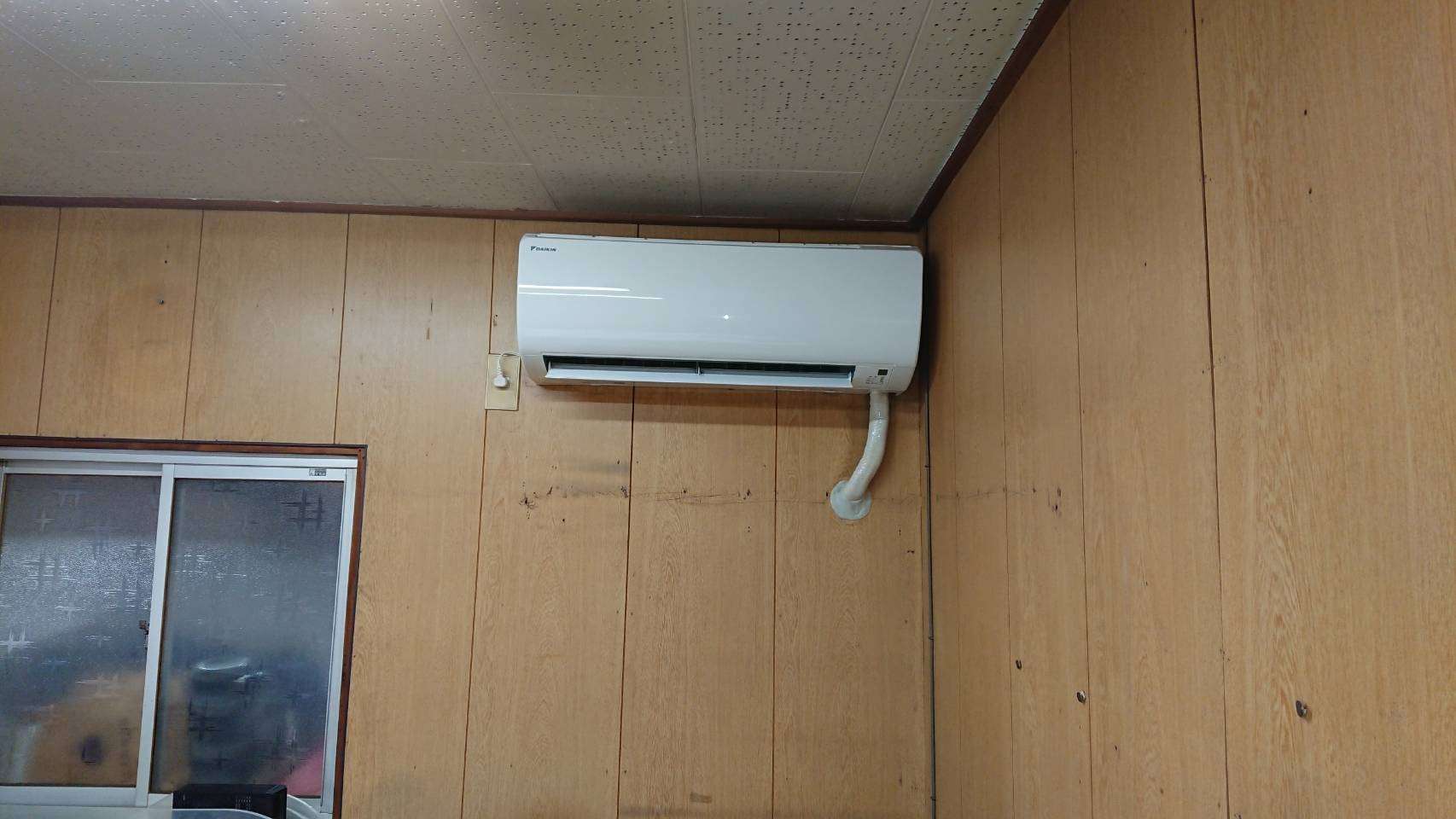 堺市東区にダイキン６畳用エアコンの取り付け工事